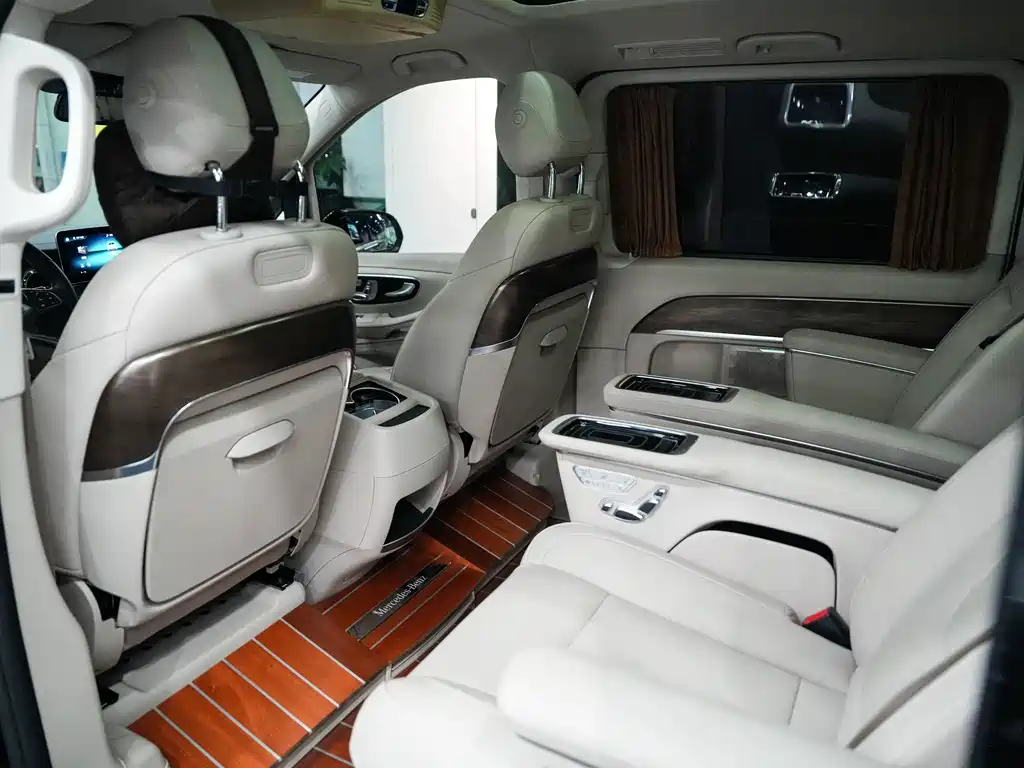 Mercedes-Benz V-Class 2021 — фото 20