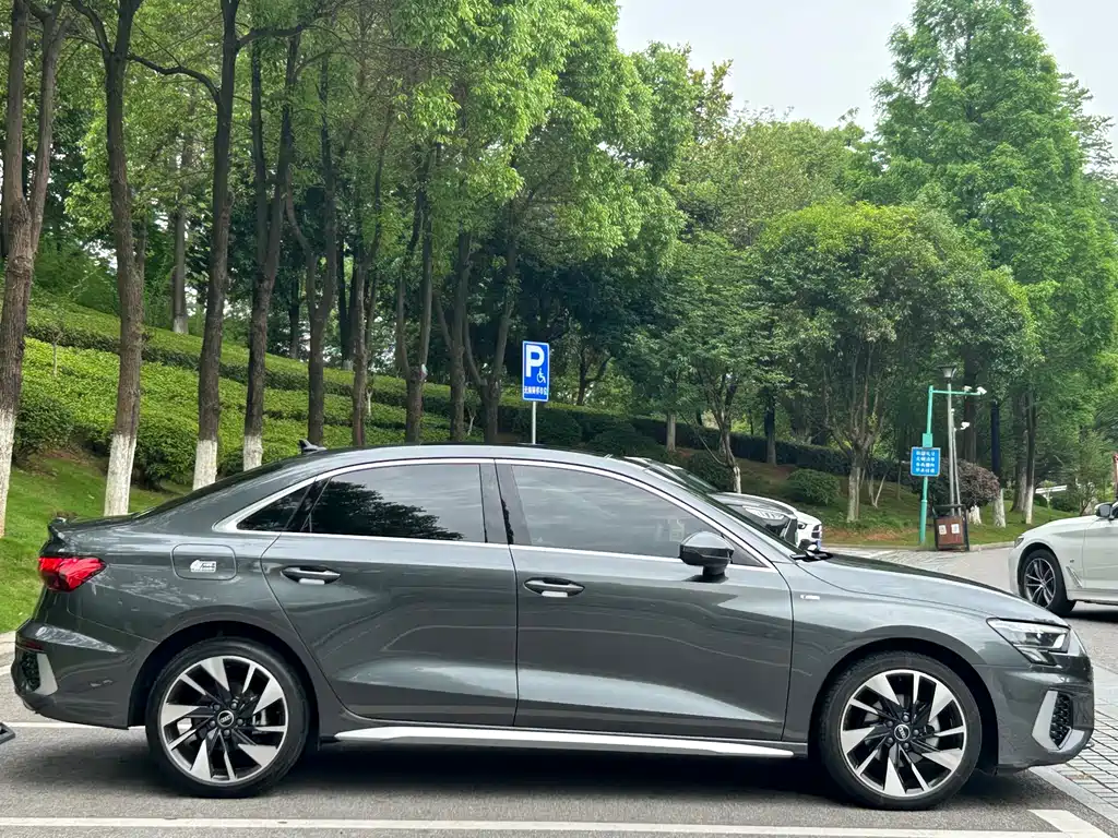Audi A3 2023 — фото 4