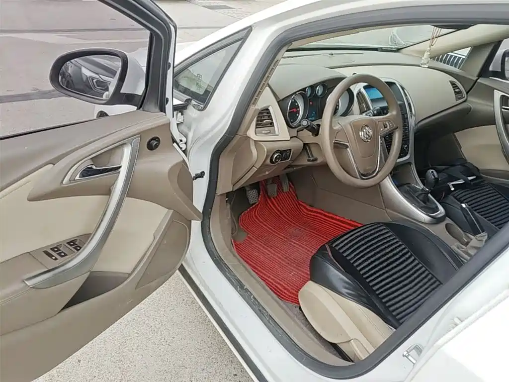 Buick Excelle 2015 — фото 16