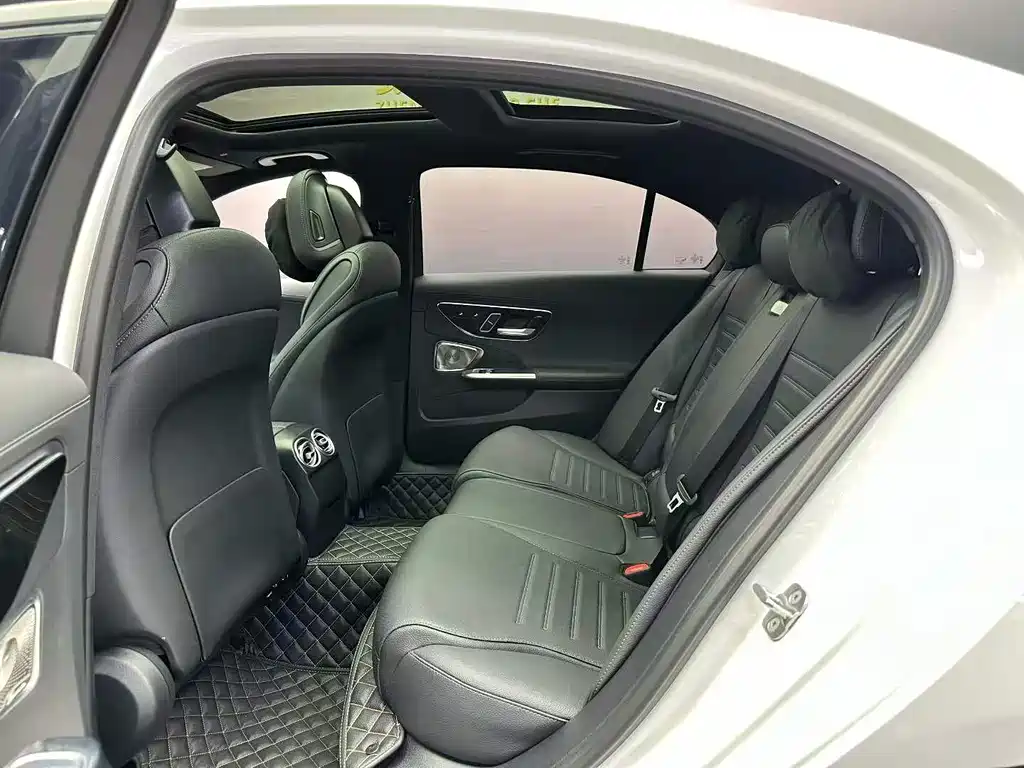 Mercedes-Benz C-Class 2023 — фото 8