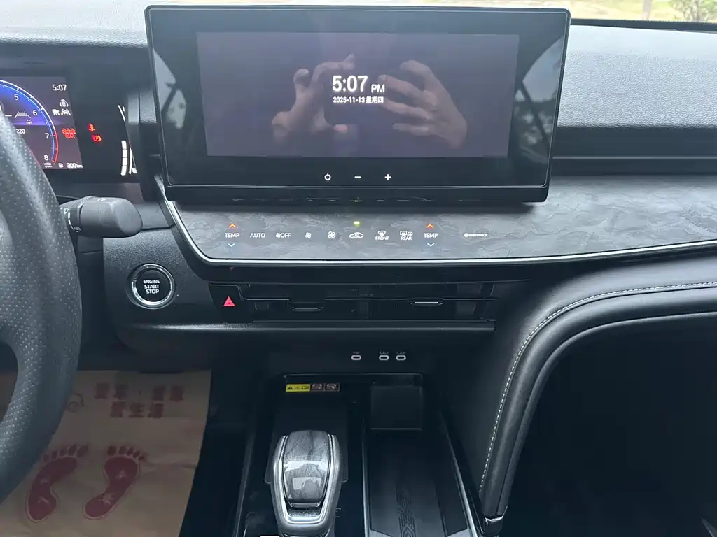 Toyota Camry 2024 — фото 19