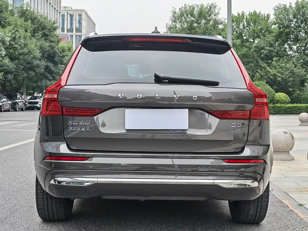 Volvo XC60 2022 — фото 4
