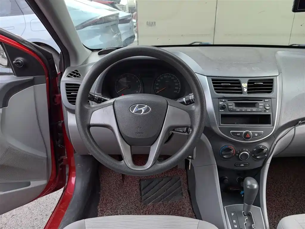 Hyundai Verna 2014 — фото 11