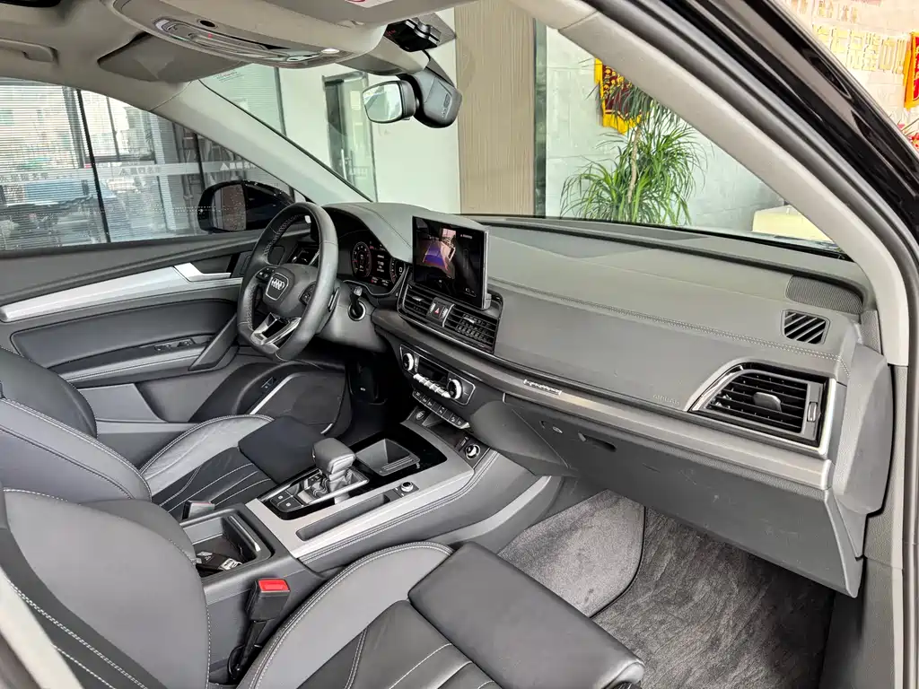 Audi Q5L 2023 — фото 15