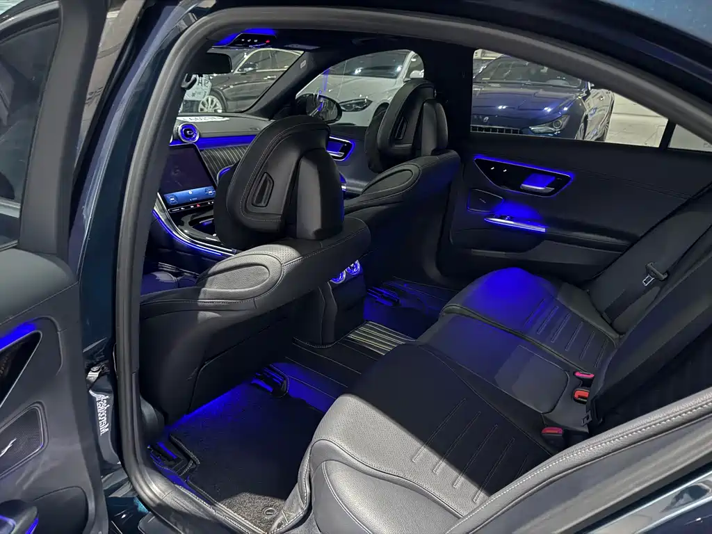 Mercedes-Benz C-Class 2023 — фото 13