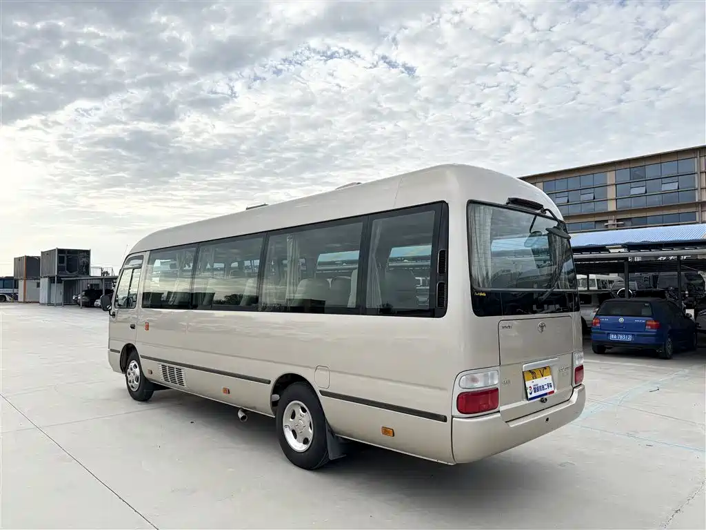 Toyota Coaster 2011 — фото 17