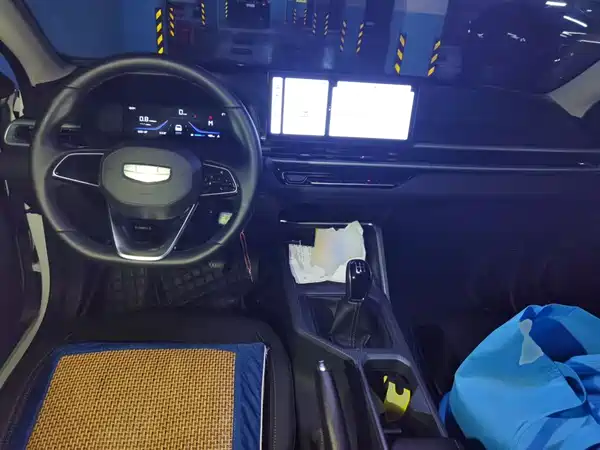 Geely Emgrand 2025
