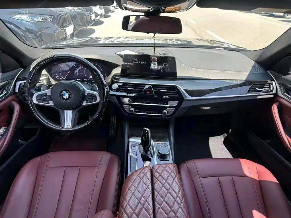 BMW 5 Series 2018 — фото 14