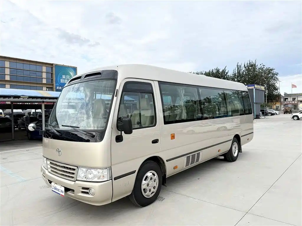Toyota Coaster 2011 — фото 1