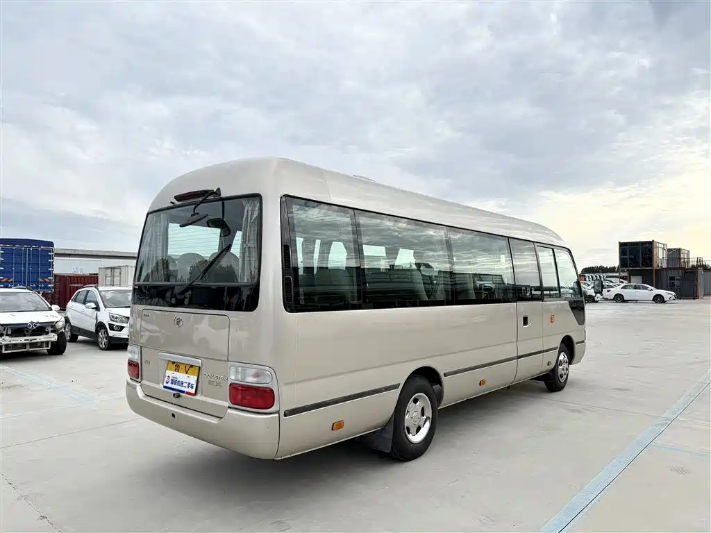 Toyota Coaster 2011 — фото 16
