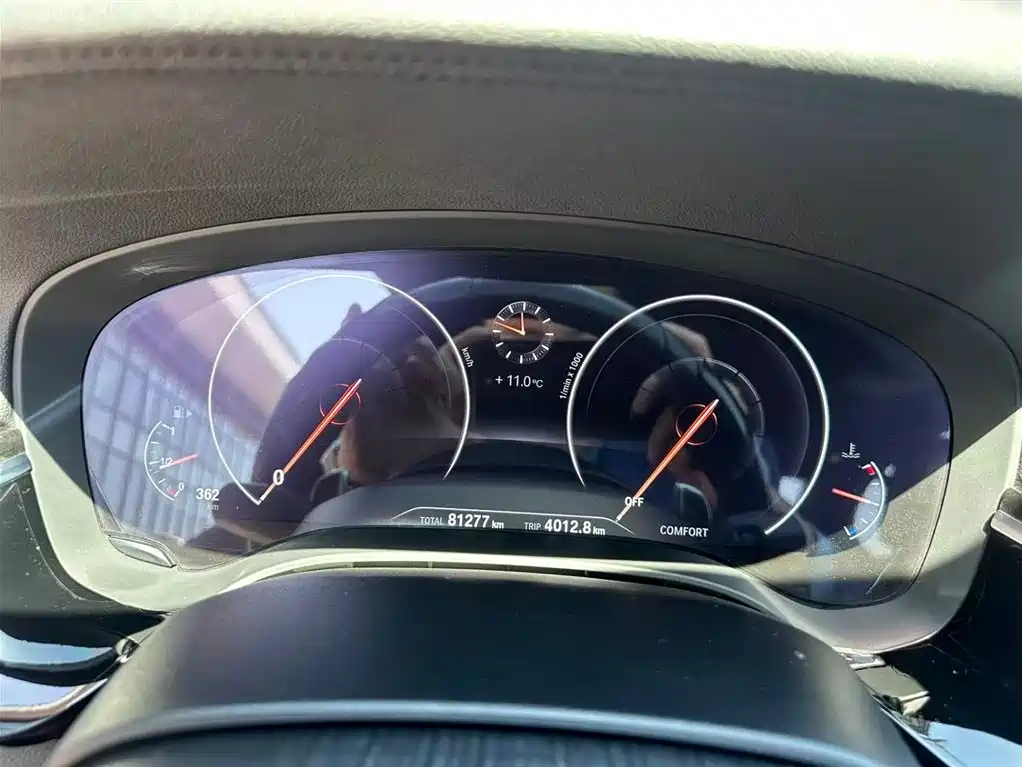 BMW 5 Series 2018 — фото 13