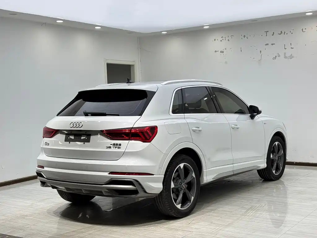 Audi Q3 2023 — фото 11