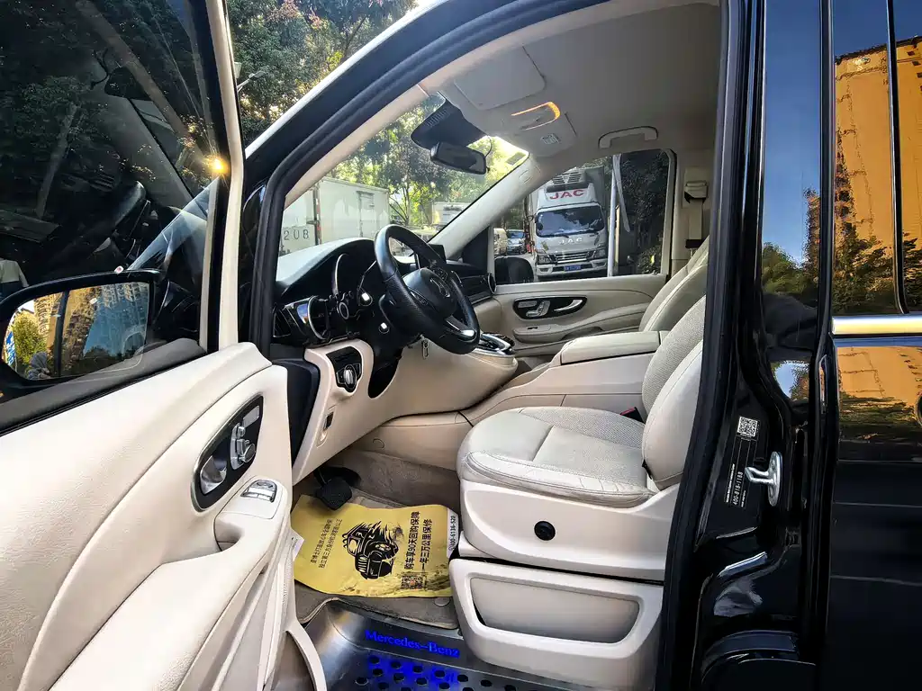Mercedes-Benz V-Class 2019 — фото 10
