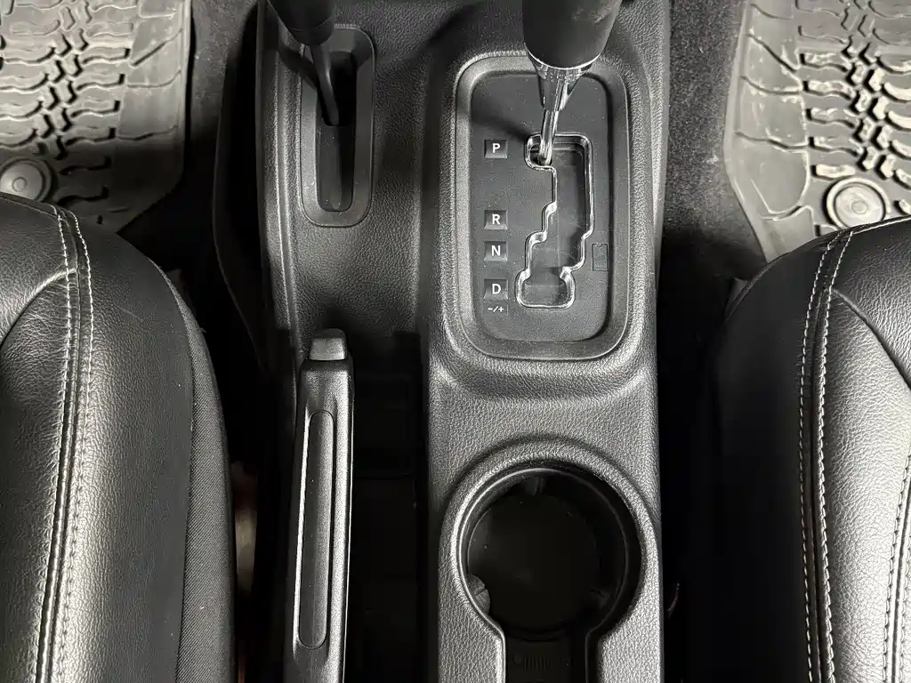 Jeep Wrangler 2017 — фото 16