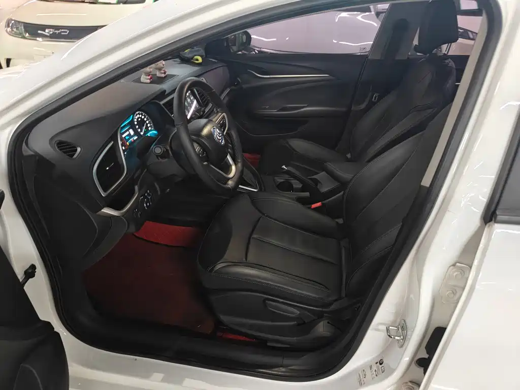 Buick Excelle 2019 — фото 13