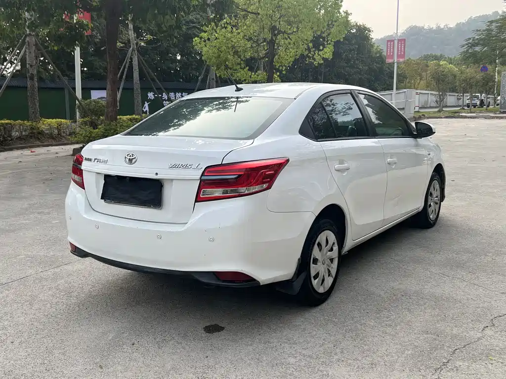 Toyota Yaris L 2020 — фото 8
