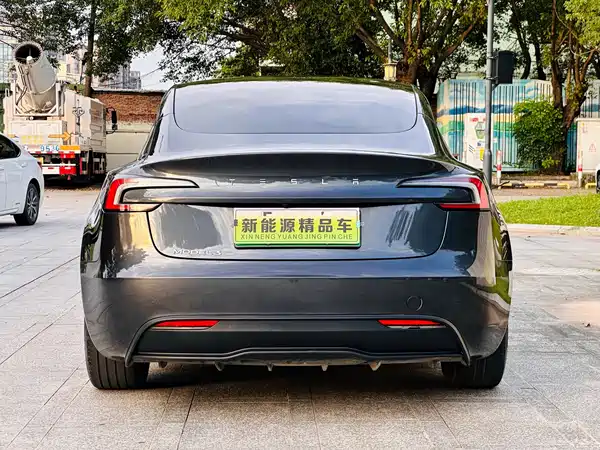 Tesla Model 3 2024