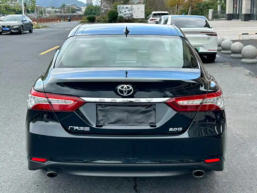 Toyota Camry 2021 — фото 8