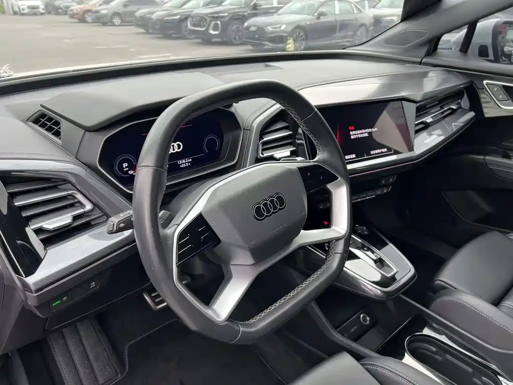 Audi Q4 e-tron 2024 — фото 12