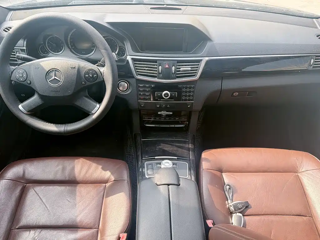 Mercedes-Benz E-Class 2011 — фото 18
