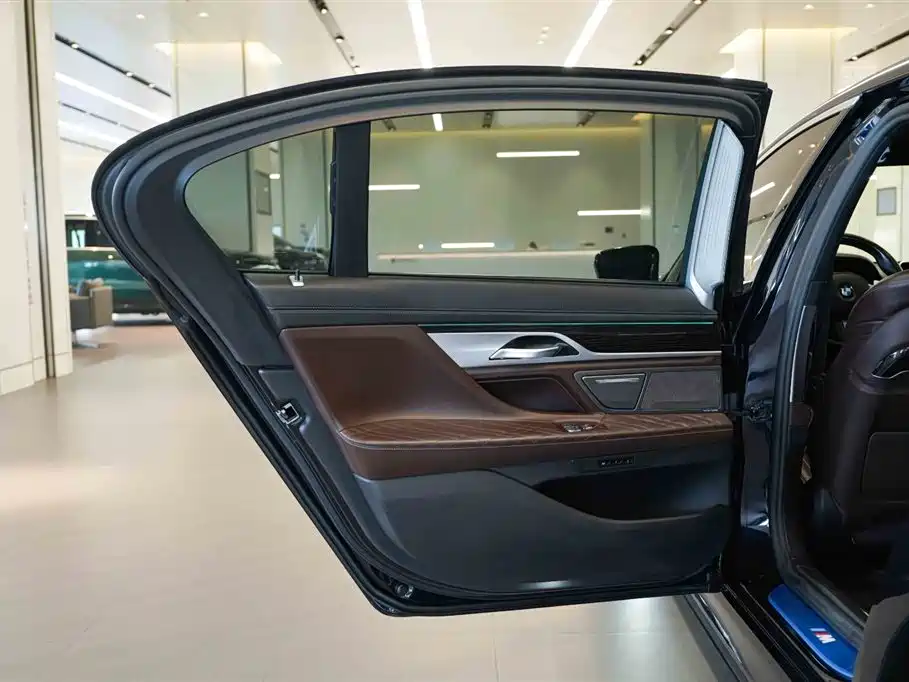 BMW 7 Series 2020 — фото 16