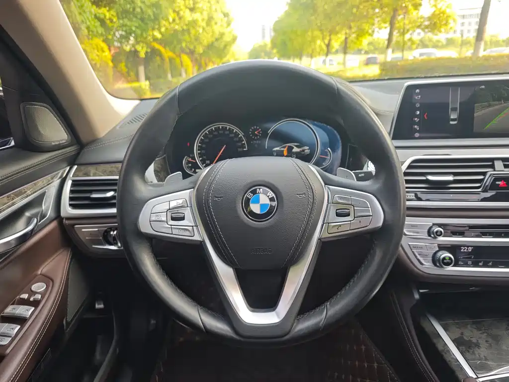 BMW 7 Series 2018 — фото 10