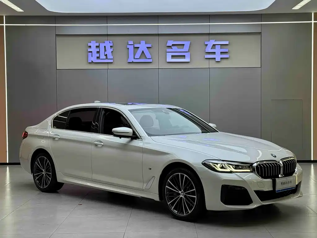 BMW 5 Series 2023 — фото 3