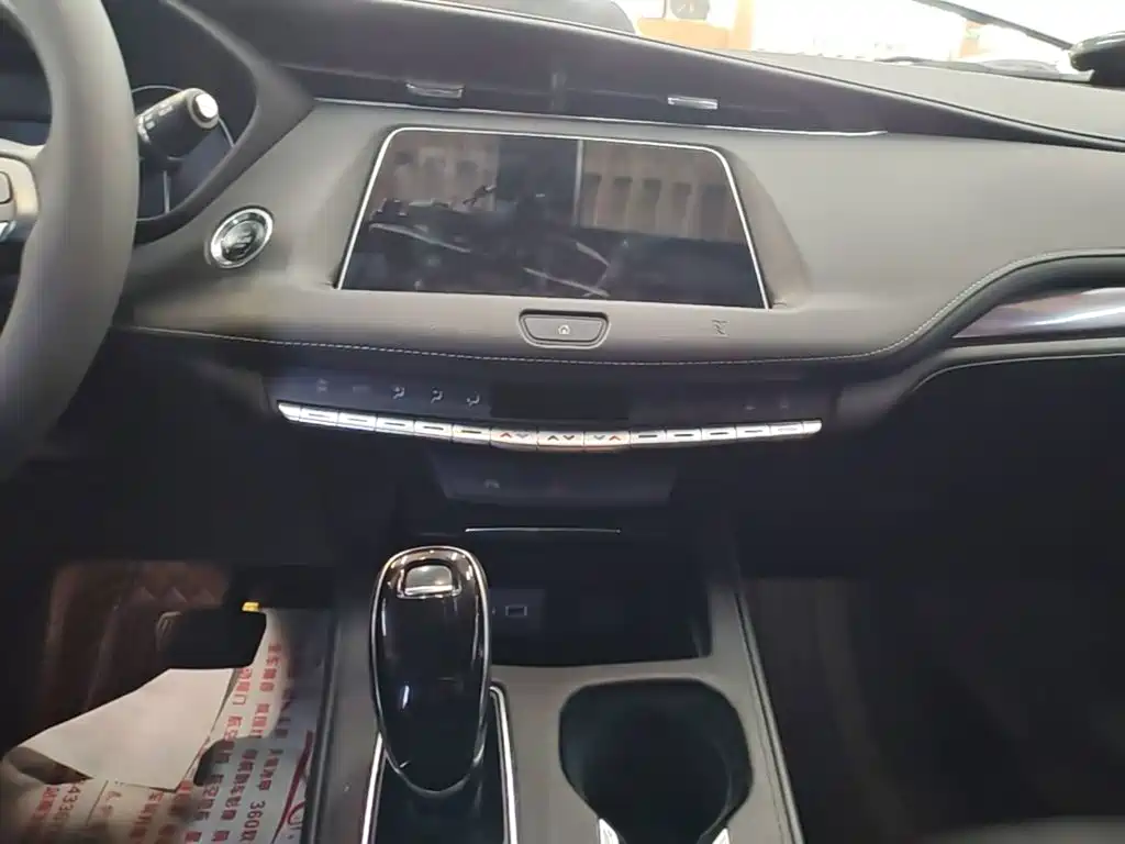 Cadillac XT4 2021 — фото 13