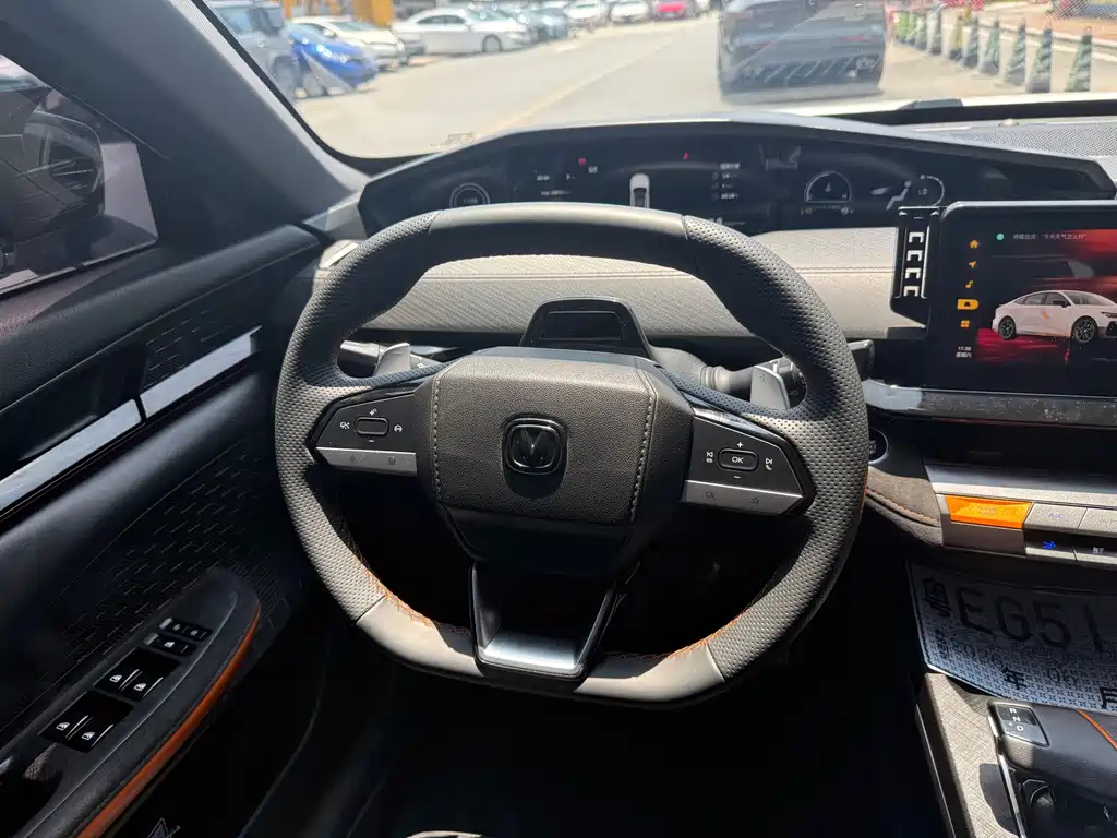 Changan UNI-V 2023 — фото 7