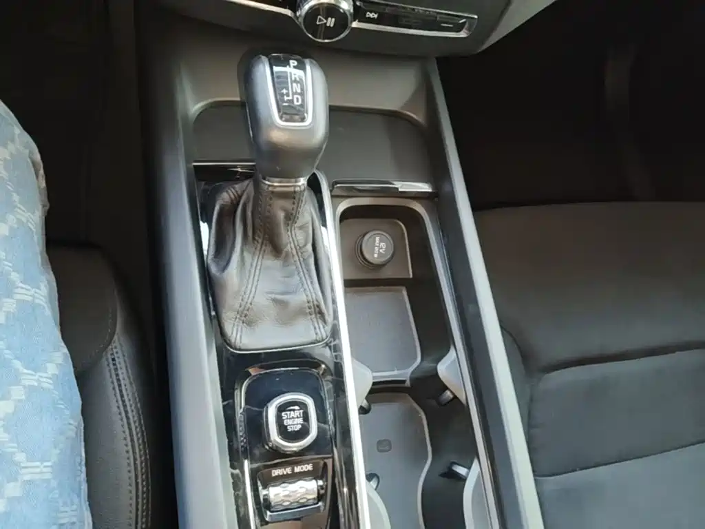 Volvo XC60 2018 — фото 14