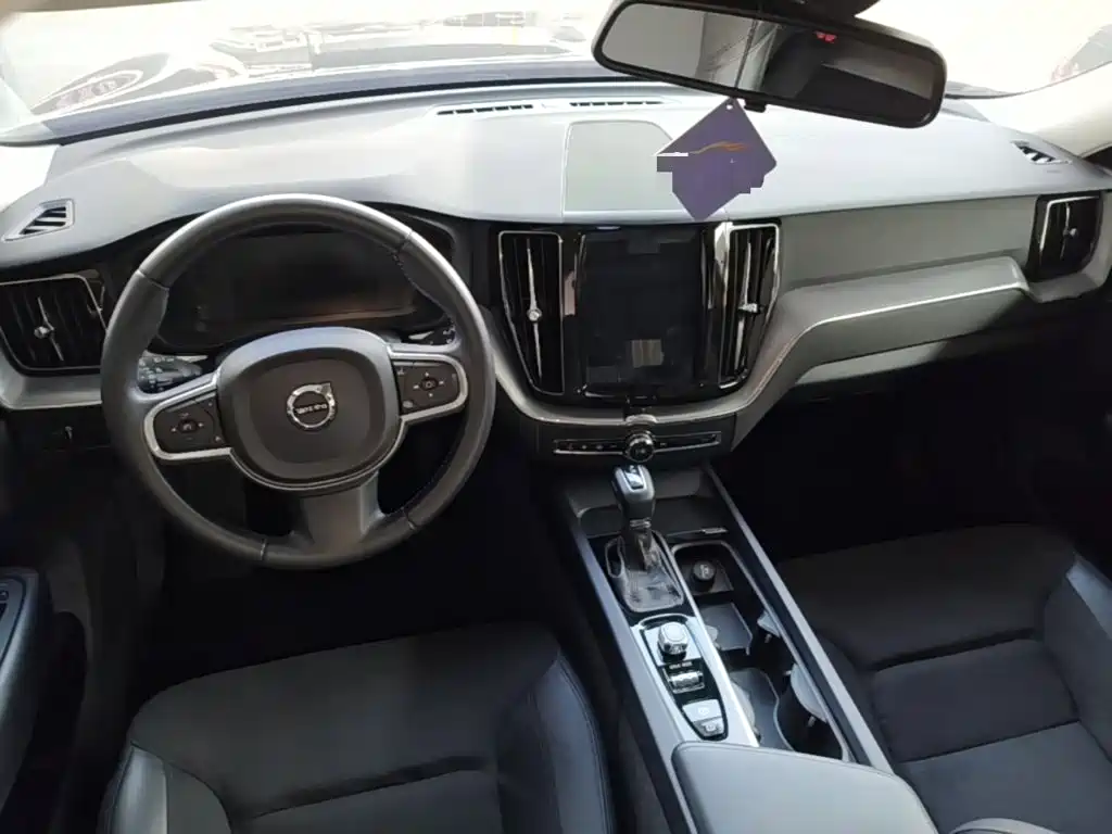 Volvo XC60 2018 — фото 10