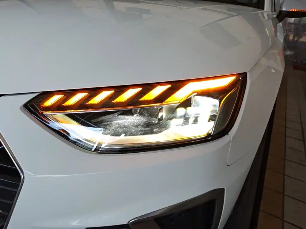 Audi A4L 2022 — фото 24