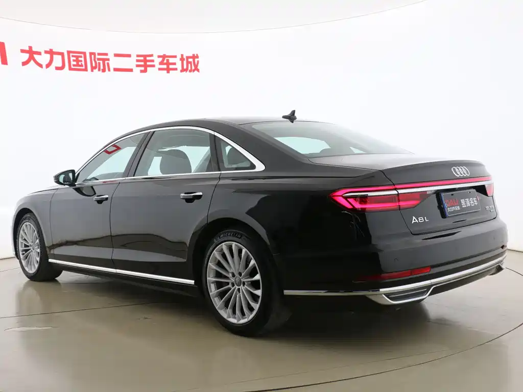 Audi A8 2018 — фото 9