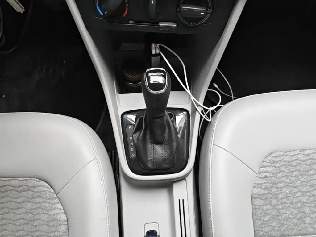 Skoda Rapid 2015 — фото 14
