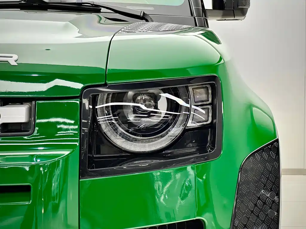 Land Rover Defender 2023 — фото 9