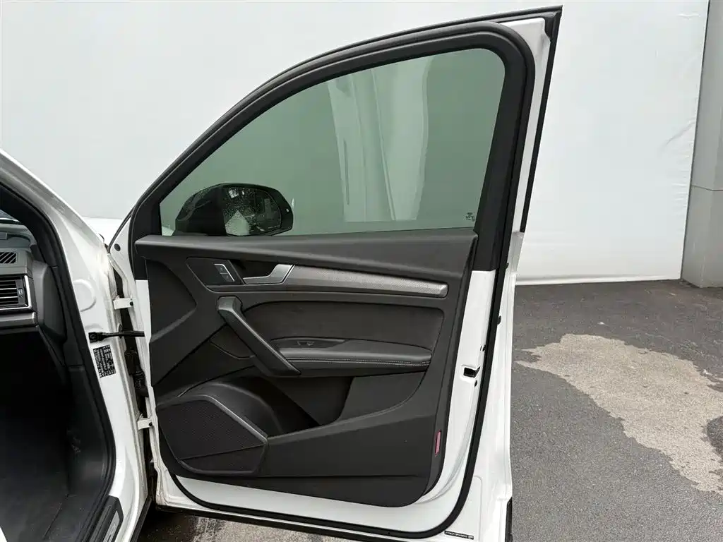 Audi Q5L Sportback 2024 — фото 15