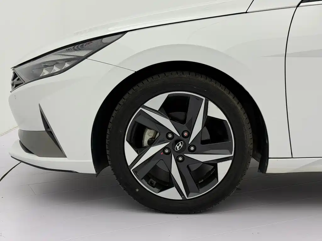 Hyundai Elantra 2021 — фото 23