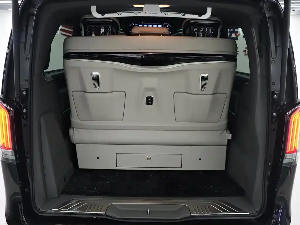 Mercedes-Benz V-Class 2025 — фото 27