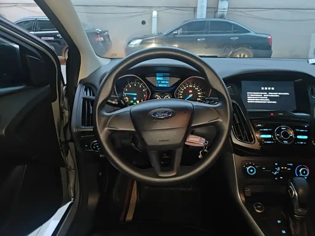 Ford Focus 2016 — фото 11