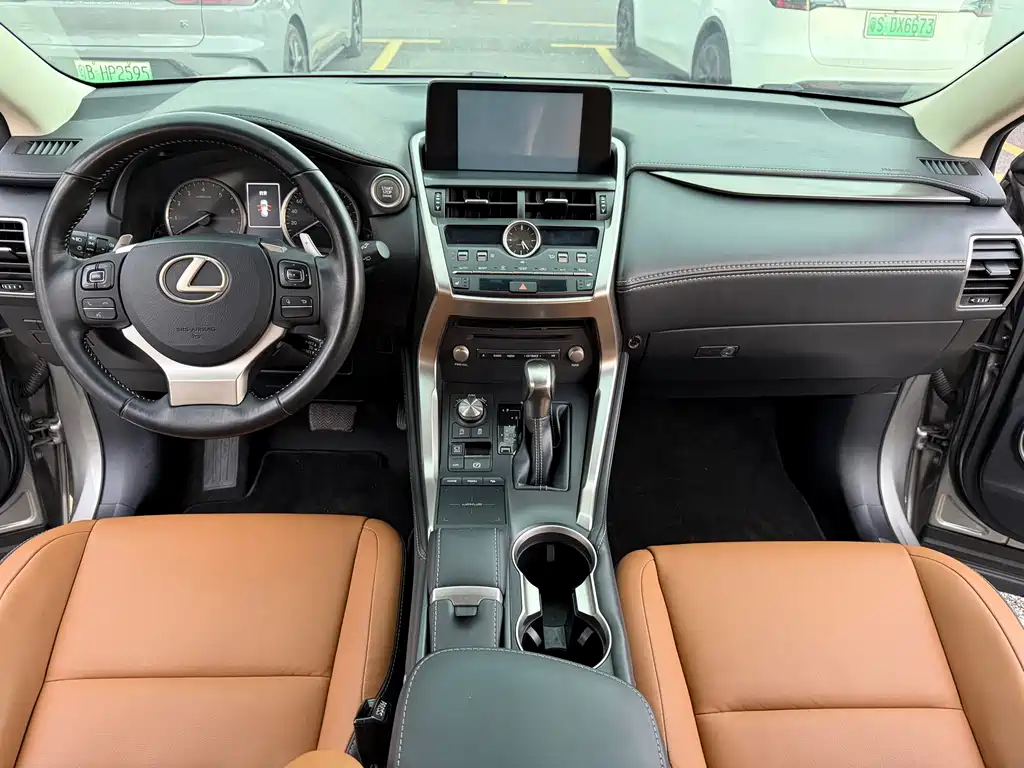 Lexus NX 2018 — фото 9