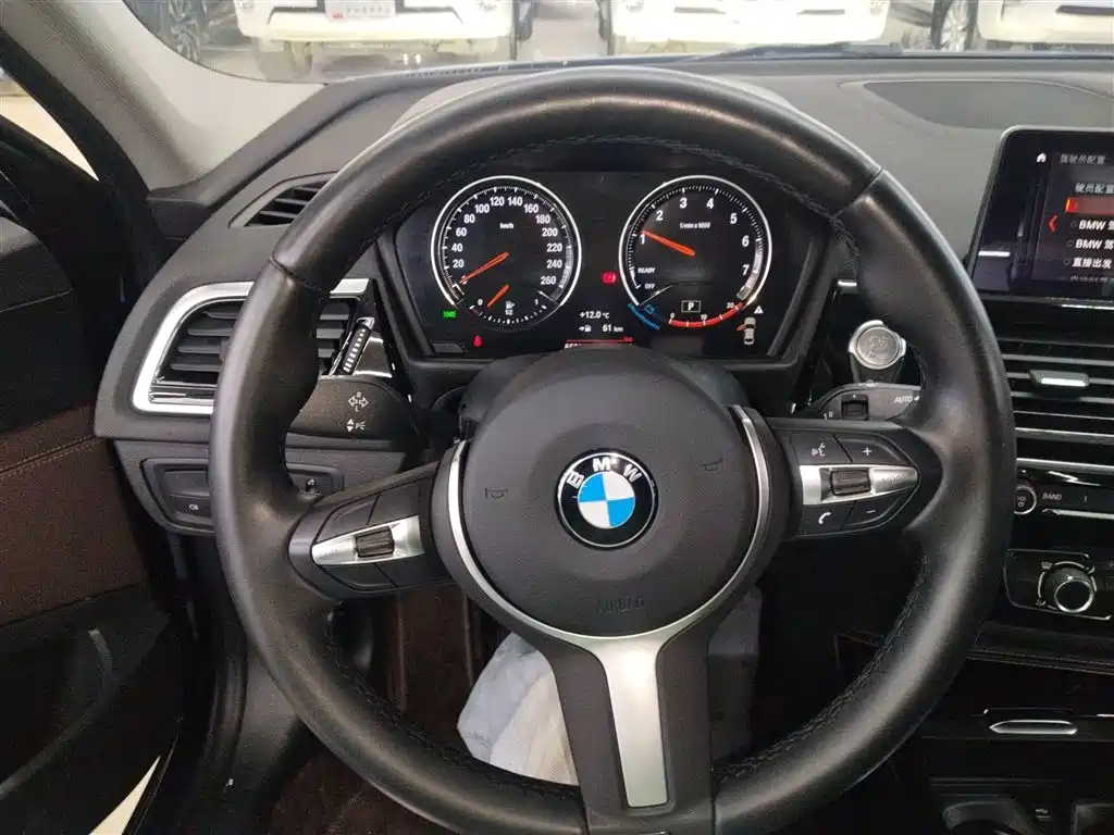 BMW 1 Series 2021 — фото 11