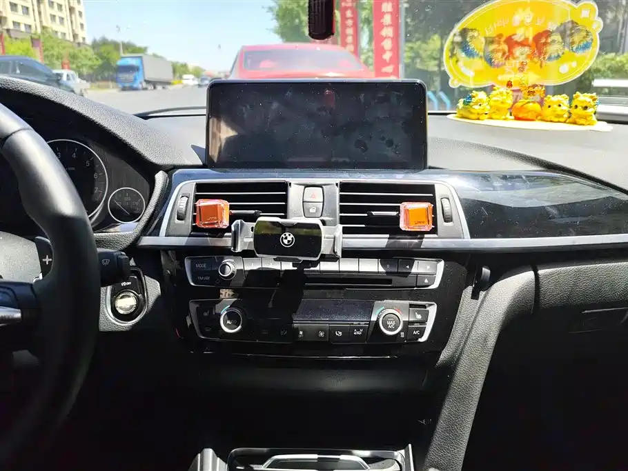 BMW 3 Series 2017 — фото 13