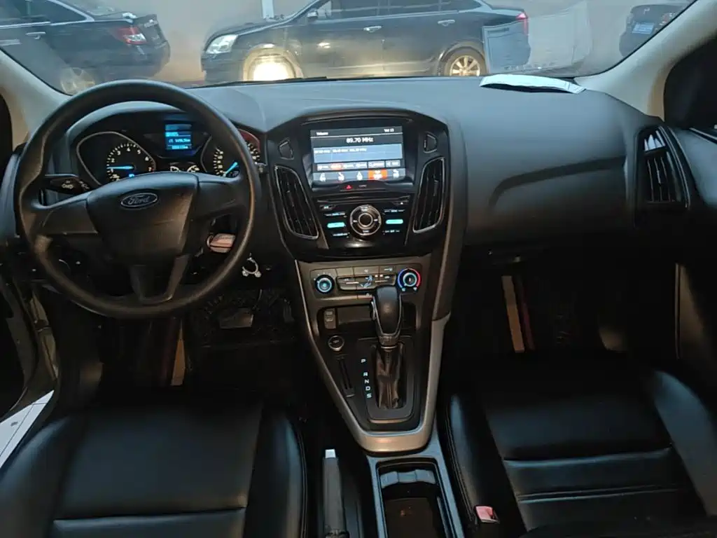 Ford Focus 2016 — фото 10