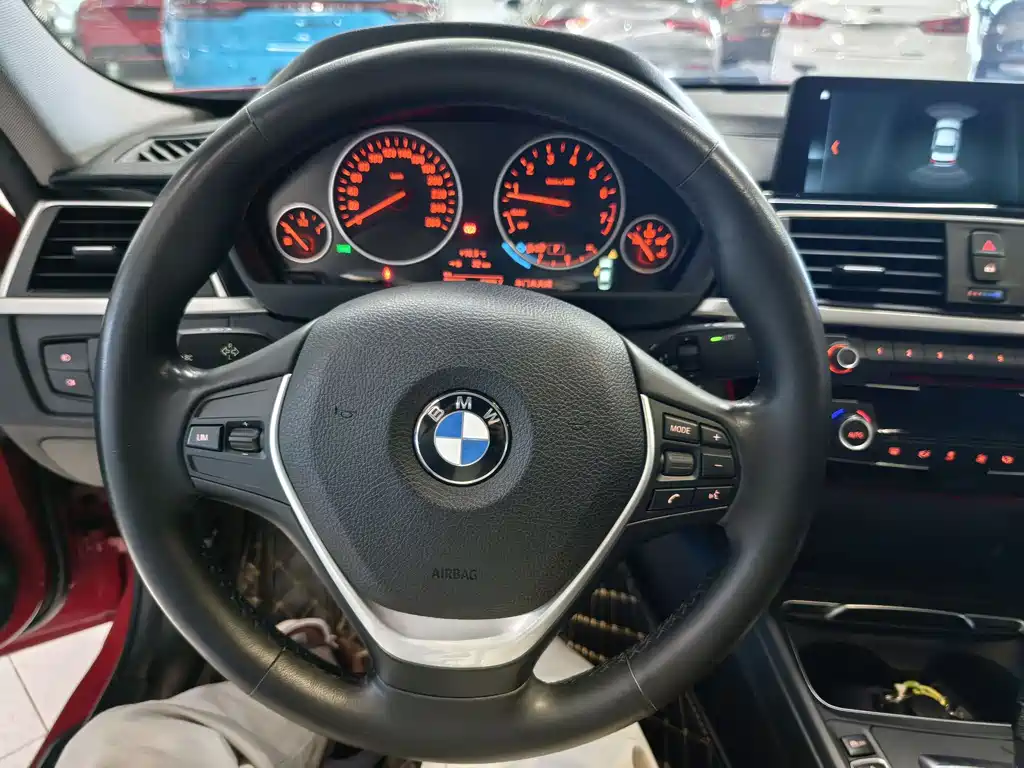 BMW 3 Series 2019 — фото 11