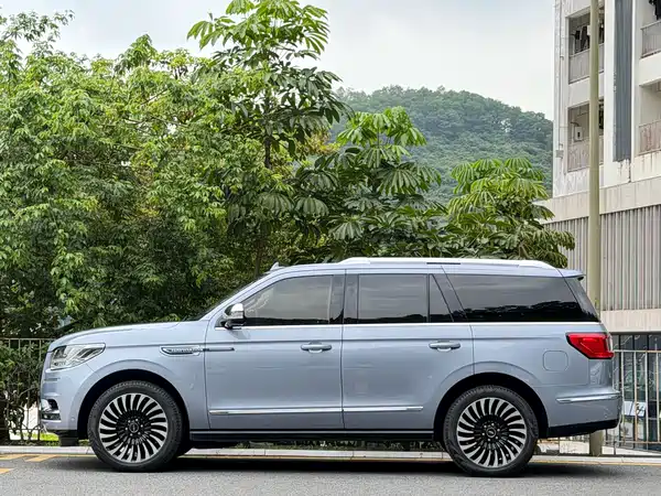 Lincoln Navigator 2021