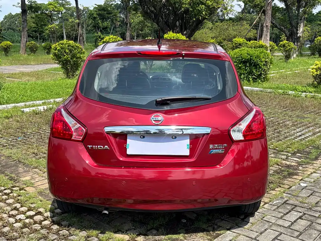 Nissan Tiida 2015