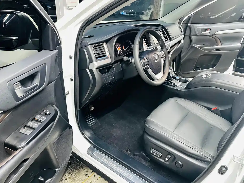 Toyota Highlander 2018 — фото 3