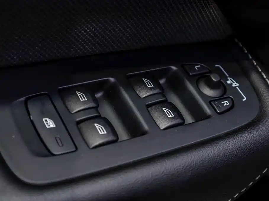 Volvo XC60 Plug-In Hybrid 2024 — фото 12