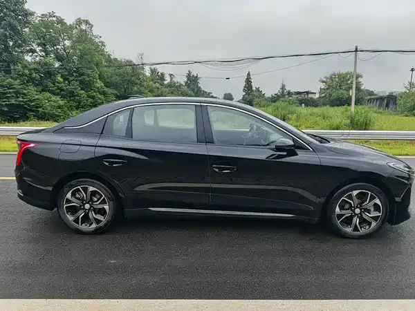 Hongqi E-QM5 2022