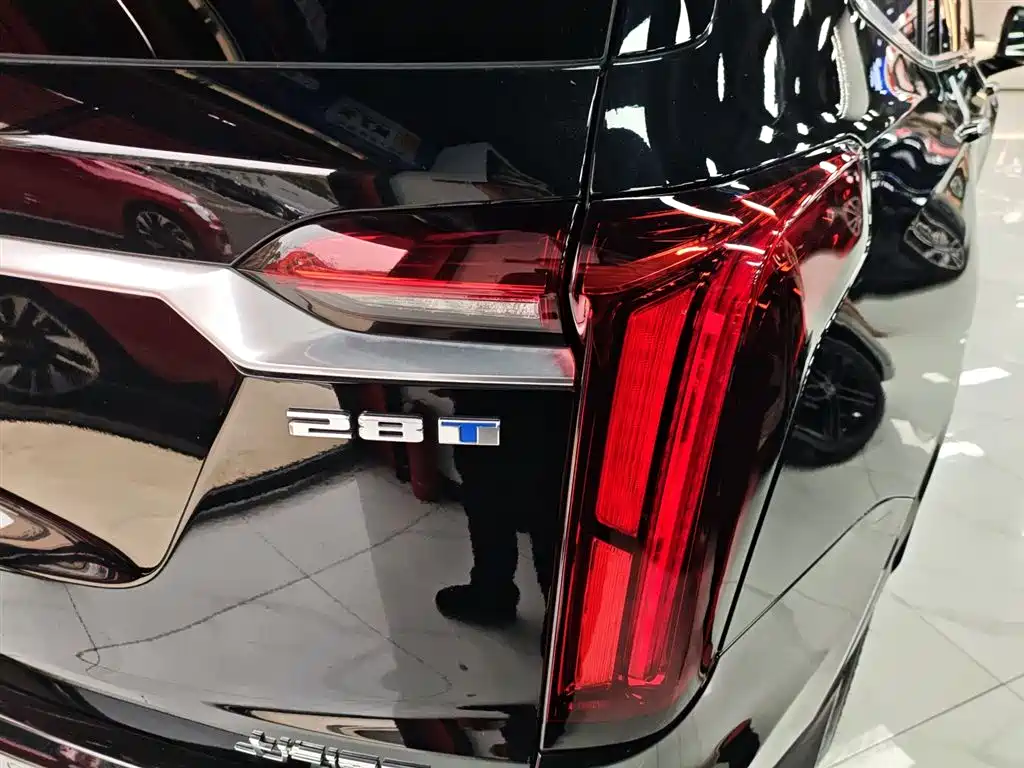 Cadillac XT6 2023 — фото 8